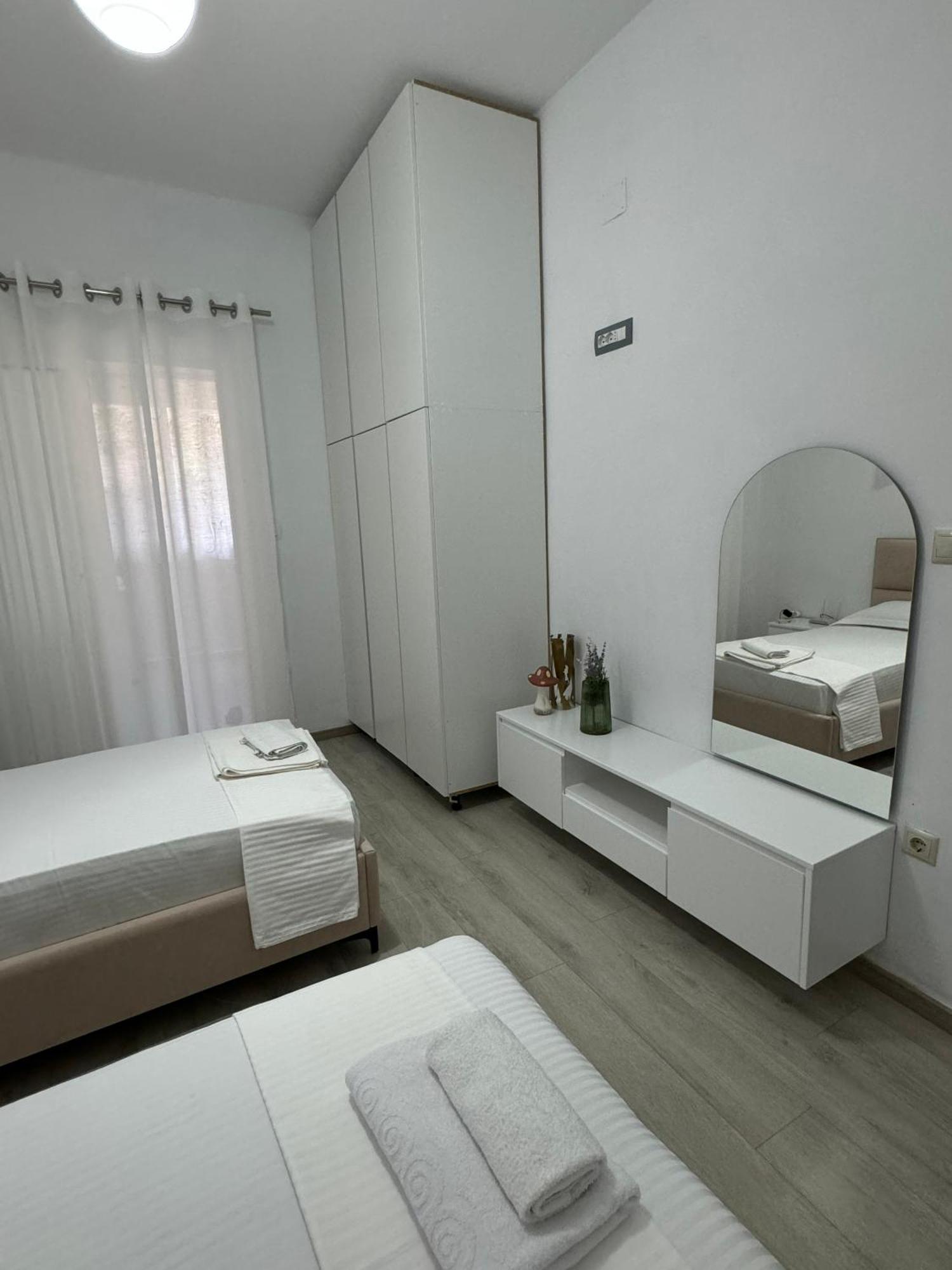 Dadaj Apartments Sarandë エクステリア 写真